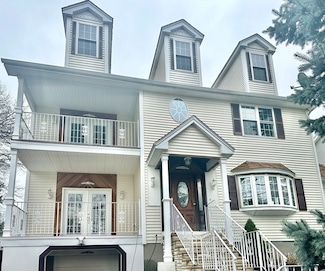 33 Lakeside Dr, Shrewsbury, MA 01545