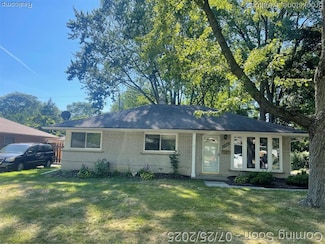 27441 Red Leaf Ln, Southfield, MI 48076