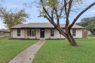 2102 Huntington Dr, Grand Prairie, TX 75051