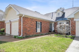 7408 Williamsburg Colonial Ln, St. Louis, MO 63119