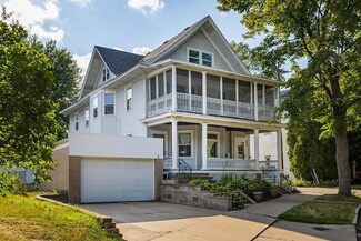 690 Oakland Ave, Saint Paul, MN 55102