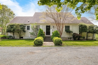6 Beech Hollow Ct, Montauk, NY 11954