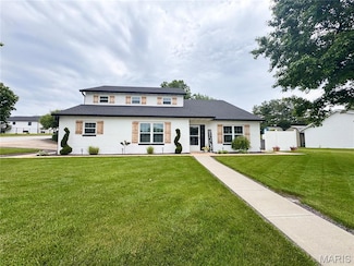 123 Clover Rd, Hannibal, MO 63401