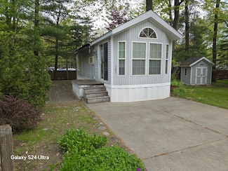 2757 Owens Unit #163 Dr, Houghton Lake, MI 48629