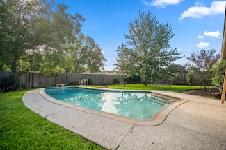 810 Aster St, Katy, TX 77493