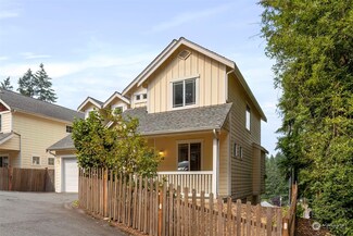 3299 1st St, Bremerton, WA 98312