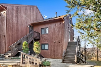 2 Sugarbowl Ct, Vernon, NJ 07462