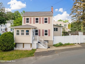 37 Mohawk Ave, Waterford, NY 12188