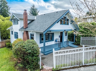 6022 Woodland Place N, Seattle, WA 98103