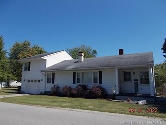 105 Oak Dr, Scottsburg, IN 47170