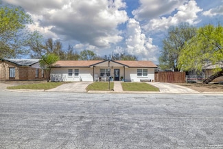 722 Barton St, Uvalde, TX 78801