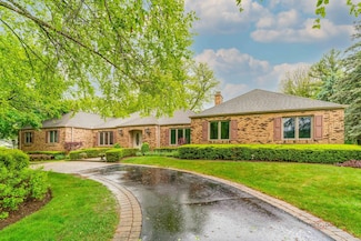 15 Highview Cir, Hawthorn Woods, IL 60047