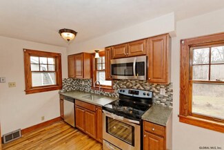 130 Scott Ave, Castleton On Hudson, NY 12033
