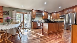 62 Cabral Dr, Middleton, MA 01949