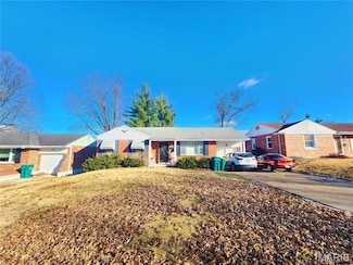 9228 Halbrook Dr, Saint Louis, MO 63137