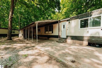 4726 Luanne Ln, Traverse City, MI 49685