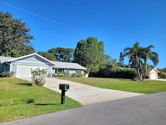 2913 SE Darien Rd, Port Saint Lucie, FL 34952