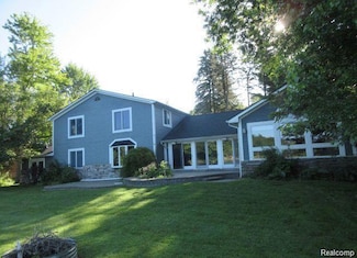 4870 Lakeview Blvd, Clarkston, MI 48348