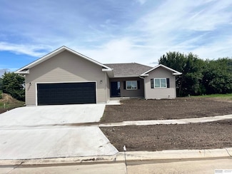 1810 Vivian Ln, David City, NE 68632