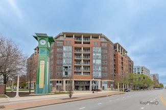 437 W Division St Unit 505, Chicago, IL 60610
