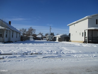 609 5th Ave W, Williston, ND 58801
