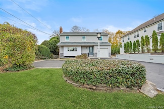 434 W Main St, Huntington, NY 11743