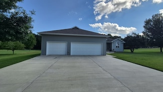 1102 Oak Hill Rd, Estherville, IA 51334