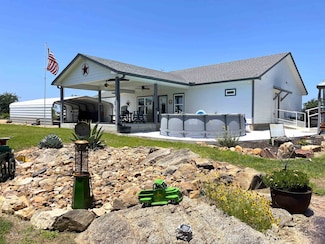 202 Rio Llano Dr W, Llano, TX 78643