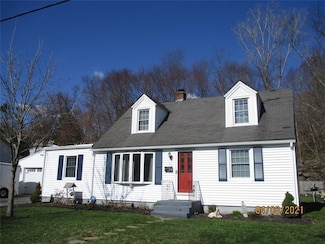 15 Brookdale Dr, West Warwick, RI 02893