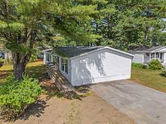 16 Larry Ln, Brunswick, ME 04011