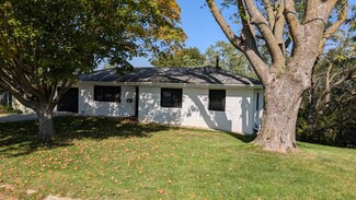 606 Thielen St, Exira, IA 50076