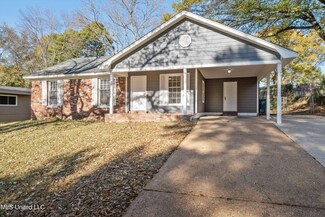 1366 Moss Point Dr, Southaven, MS 38671