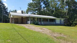 1007 S Main St, New Augusta, MS 39462