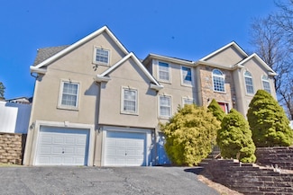 469 Edgemont Rd, Stroudsburg, PA 18360