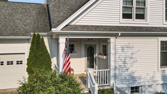 214 Lewis St, Charlevoix, MI 49720