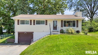 8005 10th St W, Rock Island, IL 61201