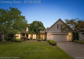 2915 Greenbrooke Ln, West Bloomfield, MI 48324