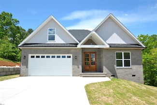 907 Aragon Ct, Boiling Springs, SC 29316