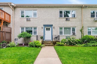 112 Cardinal Ln Unit 2B, Islip, NY 11751