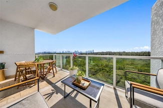 14951 Royal Oaks Ln Unit 901, North Miami, FL 33181