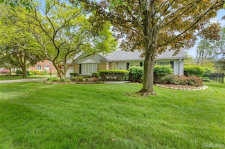 539 Crescent Dr, Dearborn, MI 48124
