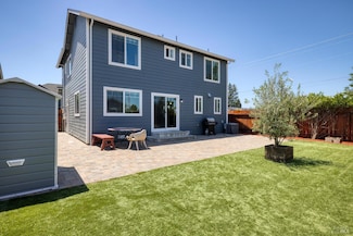 1371 Holly Park Way, Santa Rosa, CA 95403