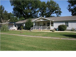 624 W 3rd St, Eureka, KS 67045