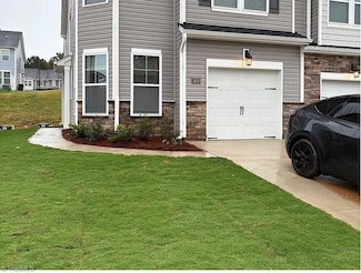 1428 Amberview Ln, Kernersville, NC 27284