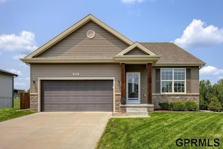 318 Fairway Cir, Plattsmouth, NE 68048
