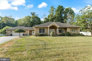 2251 Windsor Cir, Broomall, PA 19008