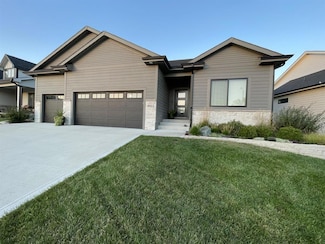 9923 Watermeadow Cir, Johnston, IA 50131