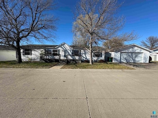 903 N Bobwhite Place, Sioux Falls, SD 57107