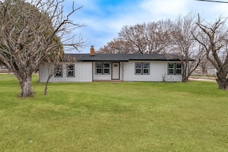 501 Scott St, Tye, TX 79563