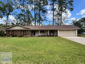 136 Pierce St, Jesup, GA 31545